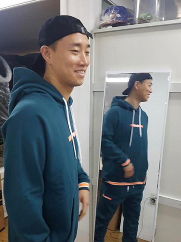 Kang Gary mengatakan wanita yang bukan seorang pekerja seni itu telah berhasil membuatnya jatuh cinta begitu cepat. Kang Gary pun menyadari jika pemberitaan pernikahannya ini cukup mengejutkan. (Instagram/kang_gary8888)