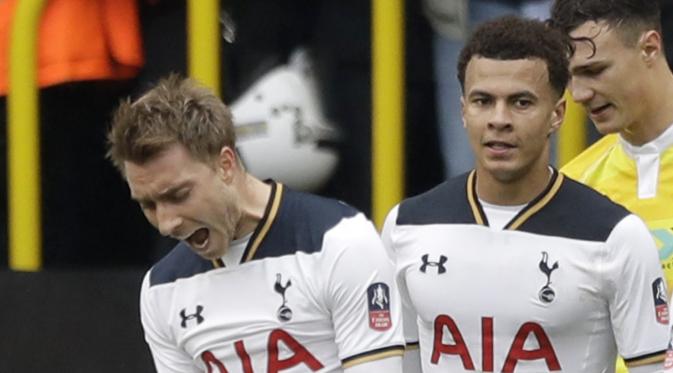 Duo Tottenham Hotspur Christian Eriksen (kiri) dan Dele Alli masing-masing mengenai gawang empat kali. (AP Photo/Matt Dunham)