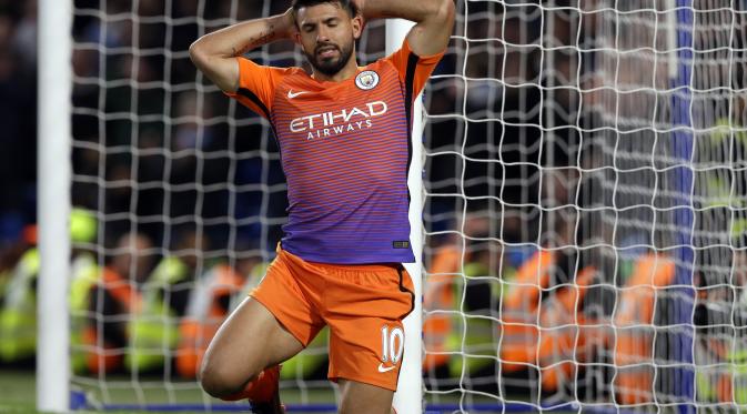 Striker Manchester City Sergio Aguero semestinya mencetak empat gol lebih banyak jika tidak digagalkan gawang. (AP Photo/Alastair Grant)