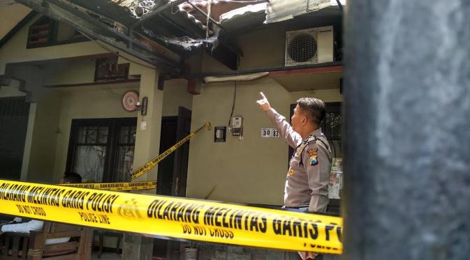 Rumah Ketua PAN Gresik dilempar bom molotov (Liputan6.com / Dian Kurniawan)