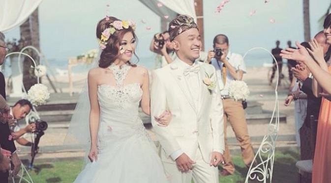 Sarwendah dan Ruben Onsu saat pernikahan di Bali (Instagram/@sarwendah29)