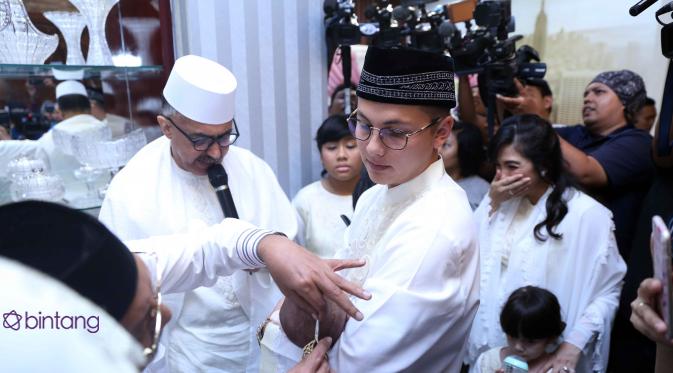 Akikah Anak Keempat Andhika Pratama dan Ussy Sulistiawaty (Nurwahyunan/Bintang.com)