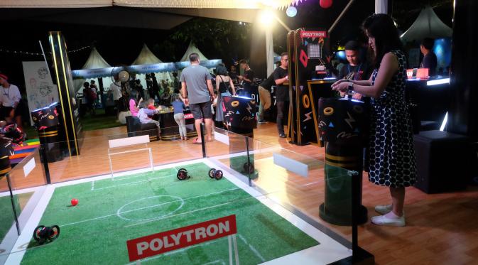 Polytron berkerjasama dengan blibli.com menyelenggarakan Blibli Fun Festival (BFF) 2017. Acara kolaborasi antara pameran seni, konser musik, workshop produk Indonesia dan beragam jajanan kuliner nusantara.