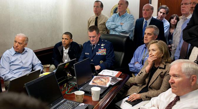 Foto Ikonis Pemerintahan Barack Obama saat Menyaksikan Penyerbuan Osama bin Laden (Pete Souza Flickr)