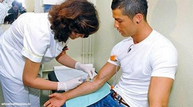 Ronaldo rajin mendonorkan darahnya setiap tahun.