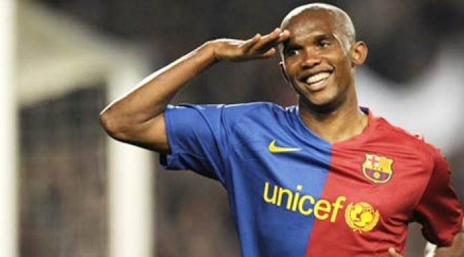 Barcelona's Cameroonian forward Samuel Eto´o celebrates after scoring during a Spanish League football match against Malaga on March 22, 2009 at the Camp Nou stadium in Barcelona. AFP PHOTO/LLUIS GENE 