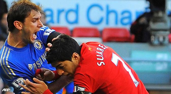 http://cdn1-e.production.liputan6.static6.com/medias/64061/original/branislav-ivanovic-luis-suarez-130501b.jpg