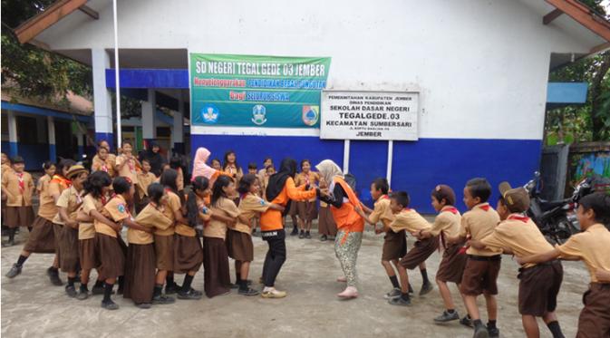 Aksi Relawan Goes to School, berbagi semangat dan inspirasi untuk anak Indonesia yang dilaksanakan Relawan Inspirasi RZ