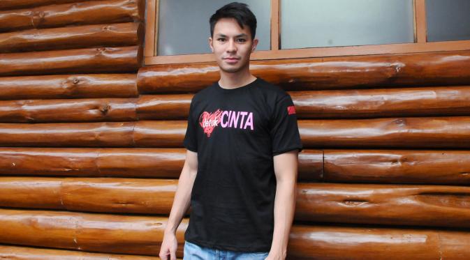Fero Walandouw berperan sebagai Braga dalam sinetron drama yang berjudul "Detak Cinta"  menghadiri acara jumpa pers di Kawasan Pajajaran, Bogor, Jawa Barat, Jum'at (14/3). Foto/Lipitan6.com : Andrian Martinus Tunay