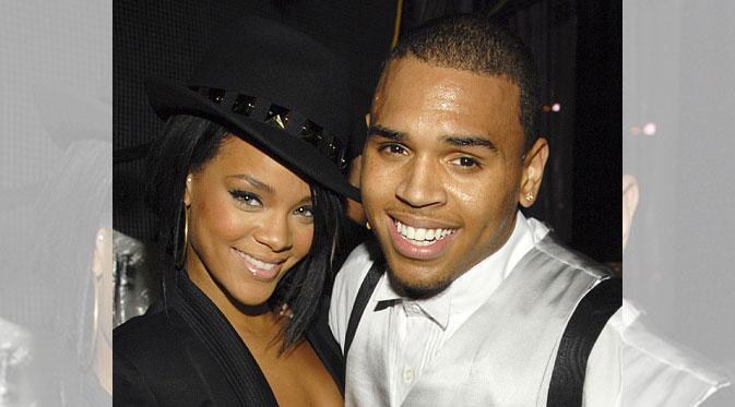 Rihanna dilarang Berbicara dengan Chris Brown