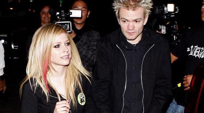 Mantan Suami Nyaris Tewas, Avril Lavigne: Kamu Harus Kuat!