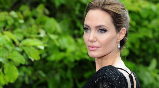 Angelina Jolie mengungkapkan salah satu adegan yang ada dalam film Maleficint merupakan sindiran dan gambaran terhadap perkosaan.