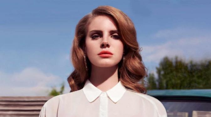 Lana Del Rey curhat tentang pacar di BBM Baby