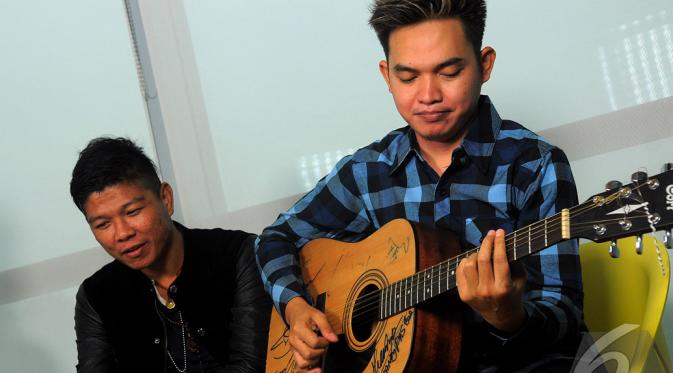 Demi bisa bersama Andhika, Dodhy rela meninggalkan band yang telah dibesarkannya dan memilih berkolaborasi dengan Andhika dengan membentuk duo Kangen Lagi, Jakarta, Selasa (8/7/2014) (Liputan6.com/Faisal R Syam)