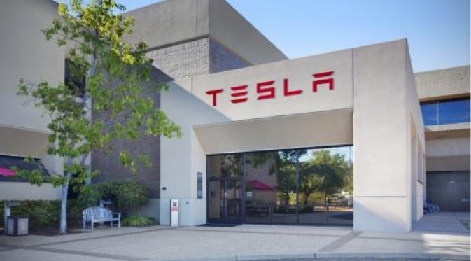 Zhan menuntut Tesla Motors mengganti kerugian sebesar US$ 3,9 juta untuk penggunaan nama merek pada seluruh kegiatan.