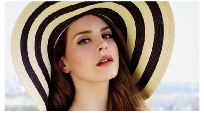 Lana Del Rey Akui Tibur dengan Banyak Pria di Industri Musik