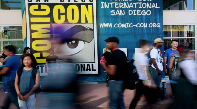 Para pengunjung Comic-Con memenuhi halaman luar di International Convention Center , Sandiego, California, (23/714) (REUTERS/ Sandy Huffaker)