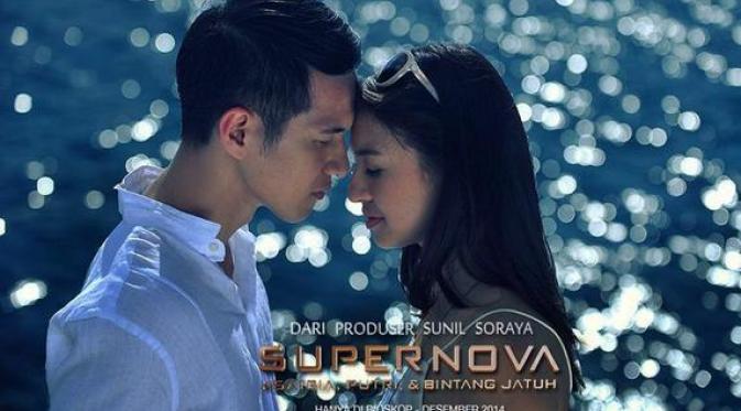 Sejumlah blogger film mencuit di media sosial berkomentar kalau trailer Supernova terasa mirip trailer film 50 Shades of Grey.