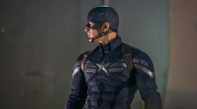 Batman V Superman sempat direncanakan untuk tayang berbarengan dengan Captain America 3 hingga akhirnya Warner Bros memajukannya.