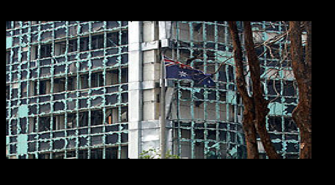 Ledakan bom di depan kedubes Australia di Jakarta. (Wikipedia)