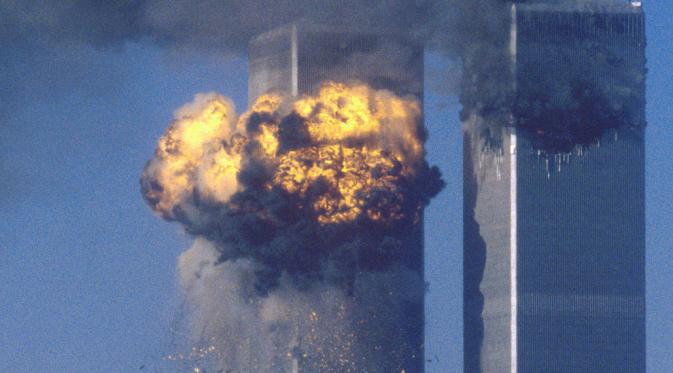 Ledakan WTC di Amerika Serikat pada Selasa, 11 September 2001. Dikenal juga sebagai tragedi 9/11. (Reuters)