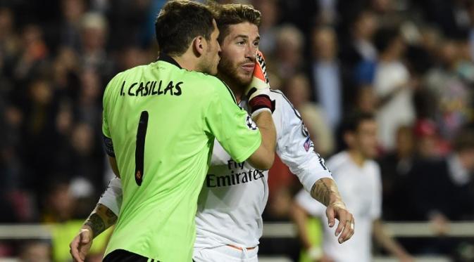 Iker Casillas dan Sergio Ramos (JAVIER SORIANO / AFP)