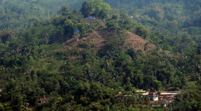 Situs megalitikum Gunung Padang dilihat dari bukit batu di Kampung Cimanggu, Cianjur, Jawa Barat, (20/9/2014). (/Helmi Fithriansyah)