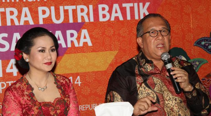 Ayu Diah Pasha ikut memprakarsai ajang pemilihan Putra dan Putri Batik Nusantara. 