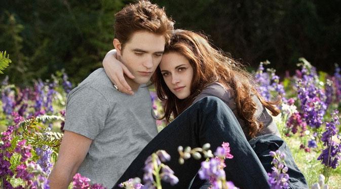 Aksi Robert Pattinson dan Kristen Stewart di film Twilight