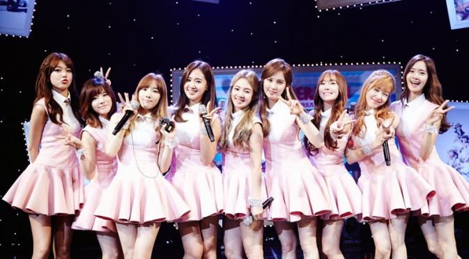 Girls Generation saat Jessica--ketiga dari kiri--masih bergabung, dengan sembilan personel.