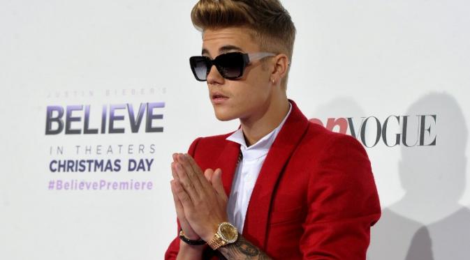 Ternyata hobi Justin Bieber tak kalah menarik. Pelantun tembang Baby ini sangat lihai bermain rubik, bahkan pacar putus nyambung Selena Gomez ini dapat menyelesaikan semuanya dalam waktu singkat. (Kevin Winter/Getty Images/AFP)