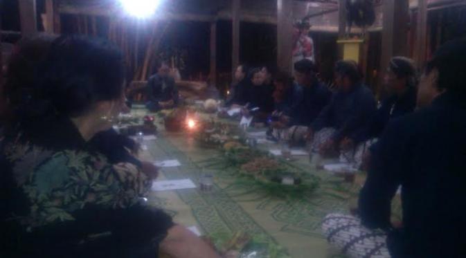 Malam 1 Suro digunakan sebagian masyarakat Jawa, khususnya Yogyakarta, untuk melakukan tradisi.