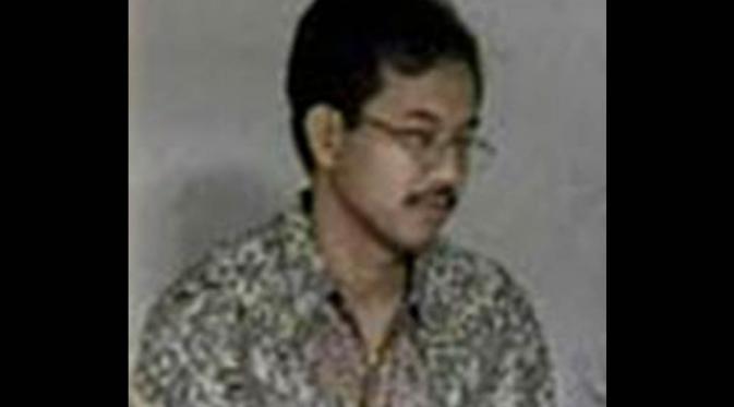 Oki alias Harnoko Dewantoro adalah pelaku pembunuhan 3 nyawa pada 3 November 1992.   Di Los Angeles, Amerika Serikat, Oki membunuh Gina Sutan Aswar (warga negara   Indonesia), Eri Triharto Darmawan yang merupakan adik kandungnya, dan Suresh   Michandini (