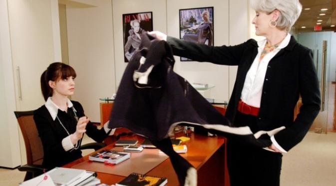 Anne Hathaway dan Meryl Streep di Devil Wears Prada. (dok. E!News)