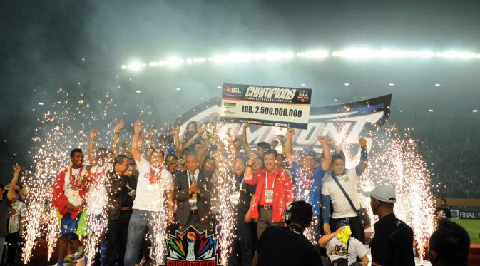 http://cdn1-e.production.liputan6.static6.com/medias/762914/original/069899200_1415381087-Persib_Juara_3.jpg