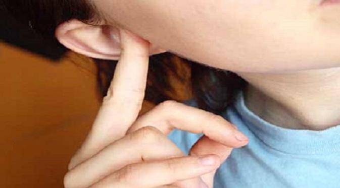 Air yang masuk ke dalam telinga merupakan kejadian yang sangat umum dan dapat terjadi pada siapa saja. 