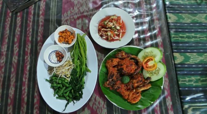Ayam taliwang H. Moerad jadi pilihan wisata kuliner di Lombok.