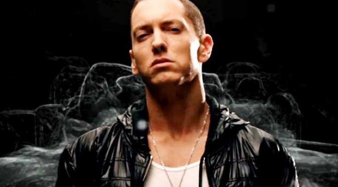 Eminem meminta maaf atas lirik lagunya yang dianggap berlebihan oleh banyak orang. Di lagu itu, ia mengancam akan memperkosa Iggy Azalea.