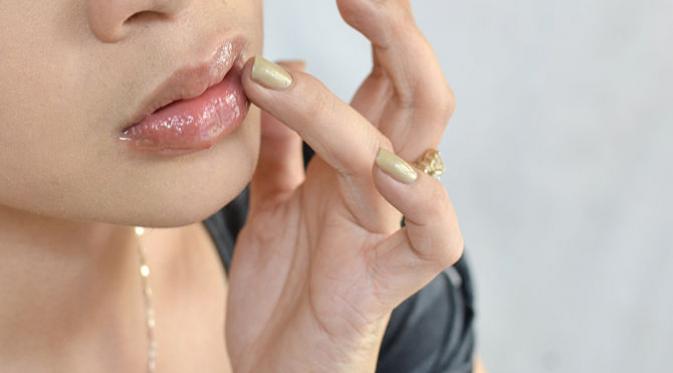Berikut ulasan mengenai 3 cara memerahkan bibir secara alami