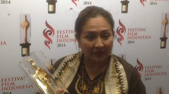 Dewi Irawan meraih Piala Citra berkat penampilan maksimal kala berakting di film 'Tabula Rasa'.
