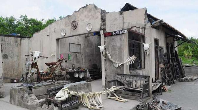 Sisa-sisa dari akibat dahsyatnya letusan Gunung Merapi, diabadikan dalam sebuah museum ini.