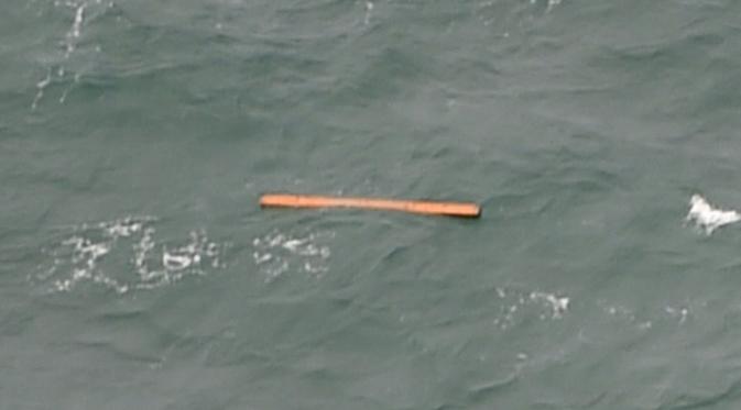 Serpihan Ditemukan di Lokasi Pencarian AirAsia QZ8501