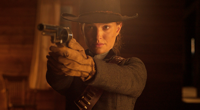 Foto baru di adegan film Jane Got a Gun memperlihatkan penampilan Natalie Portman sebagai koboi wanita.