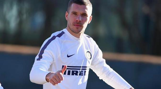 Lukas Podolski Cetak Gol Perdana di Sesi Latihan Inter