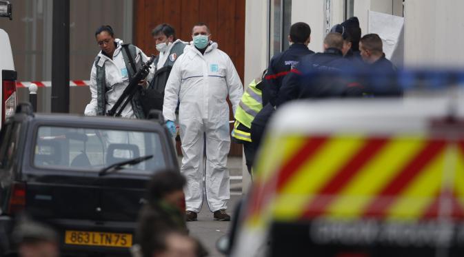 Sebanyak 12 orang tewas, termasuk 2 polisi dalam insiden teror di kantor majalah Prancis, Charlie Hebdo di Paris