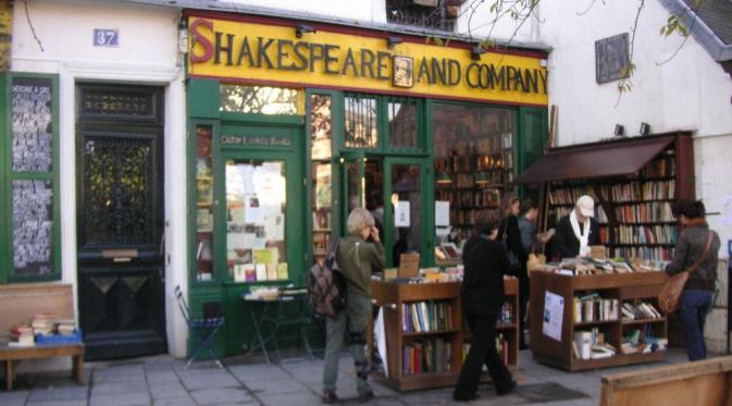Shakespeare and Co., salah satu toko buku paling keren di dunia.