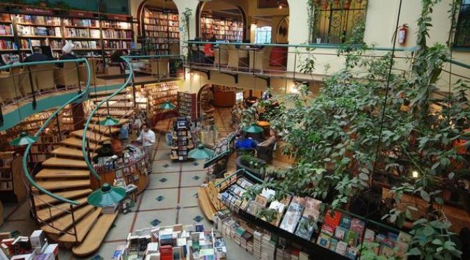 Cafebrería El Péndulo, salah satu toko buku terkeren di dunia. 