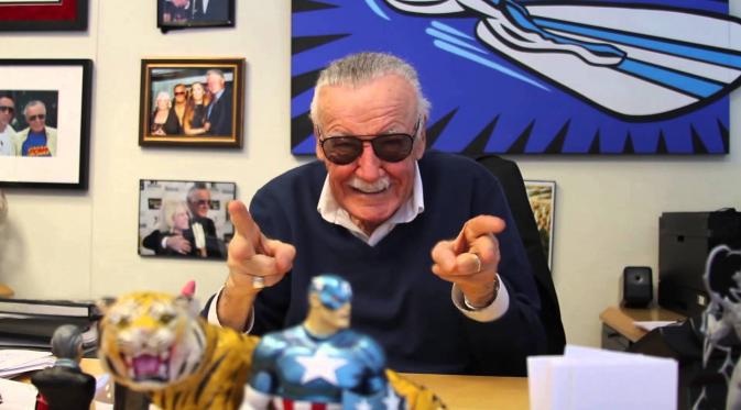 Pengarang Spider-Man, Stan Lee terlihat melakukan gerakan Gwiyomi di salah satu video milik penyanyi K-Pop Clara.