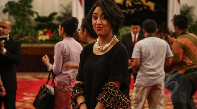 Sherina Munaf saat mengahadiri pelantikan ayahnya di Istana Negara, Jakarta, Senin (26/1/2015). (Liputan6.com/Faizal Fanani)
