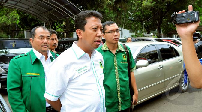 Romahurmuziy mengaku kedatangannya ke kantor KPU untuk membahas legalistas kepengurusan partai, Jakarta, Selasa (27/1/2015). (Liputan6.com/Faisal R Syam) 